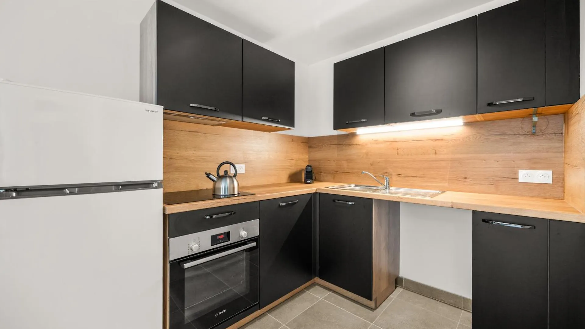 Val D'Or, Appartement Moderne Et Famillial Pour 4 Personnes, Parking, Centre Gare Menton Frankrijk