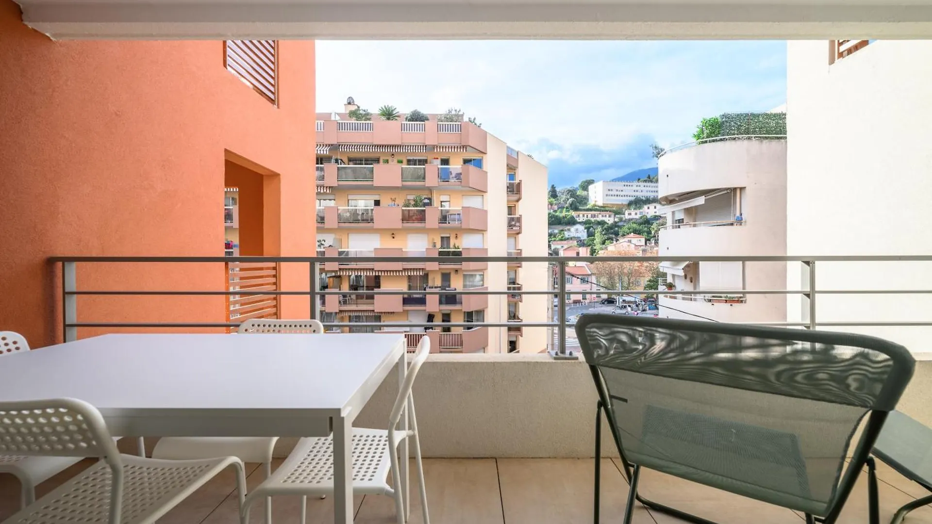Val D'Or, Appartement Moderne Et Famillial Pour 4 Personnes, Parking, Centre Gare Menton