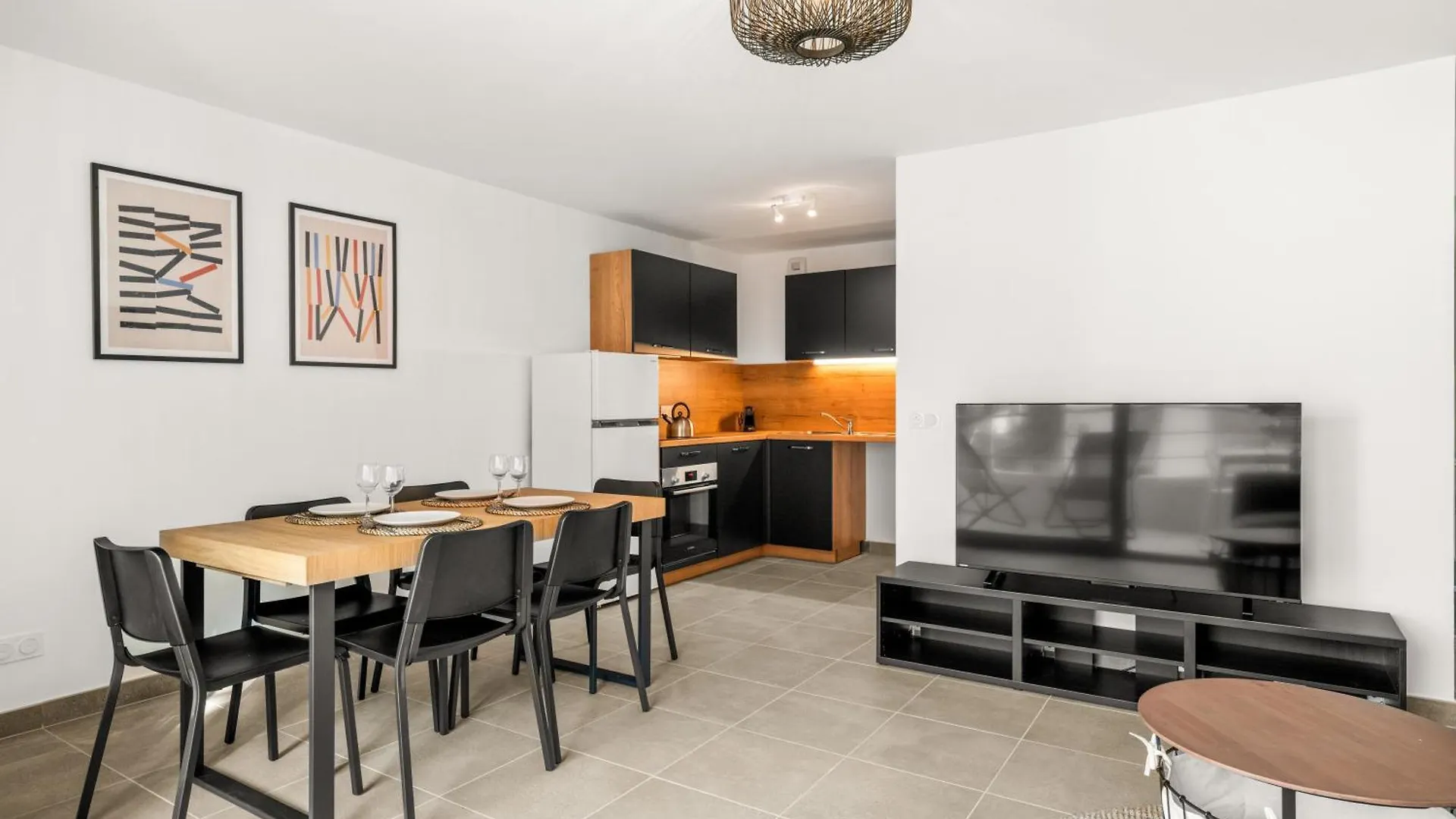 Val D'Or, Appartement Moderne Et Famillial Pour 4 Personnes, Parking, Centre Gare Menton Apartamento