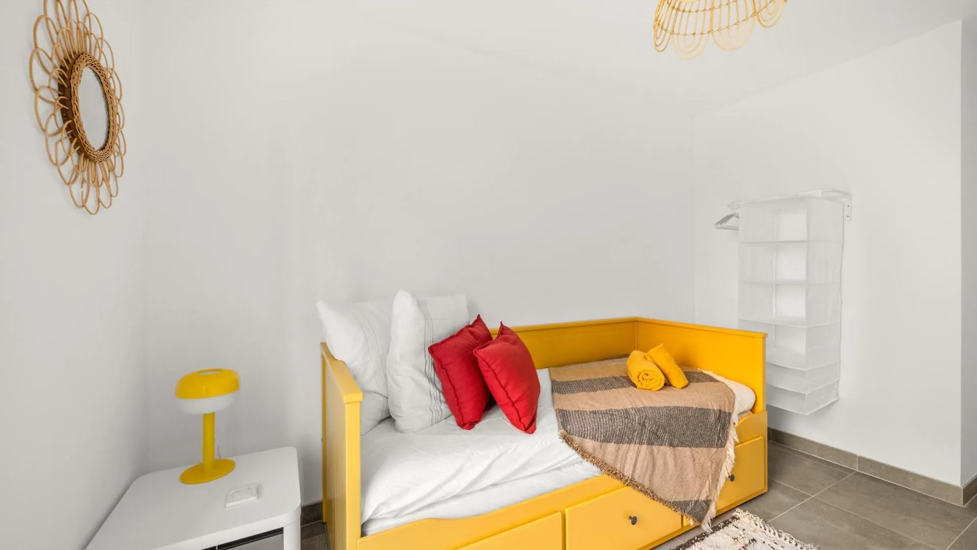 Apartment Val D'Or, Appartement Moderne Et Famillial Pour 4 Personnes, Parking, Centre Gare Menton