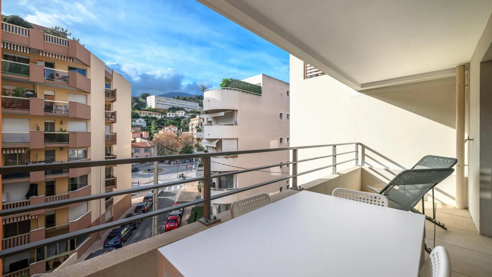 Apartment Val D'Or, Appartement Moderne Et Famillial Pour 4 Personnes, Parking, Centre Gare Menton France