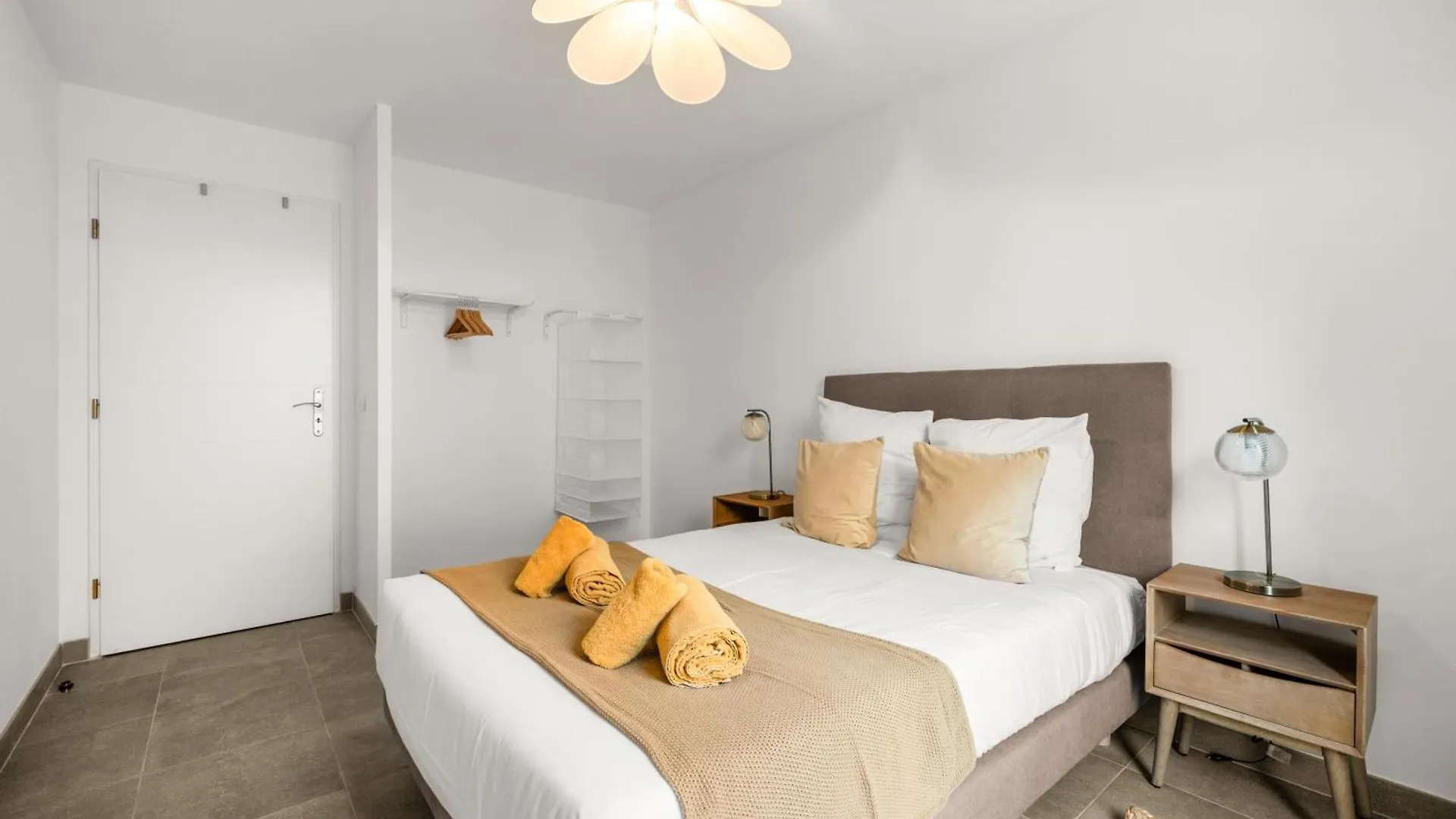 Val D'Or, Appartement Moderne Et Famillial Pour 4 Personnes, Parking, Centre Gare Menton France